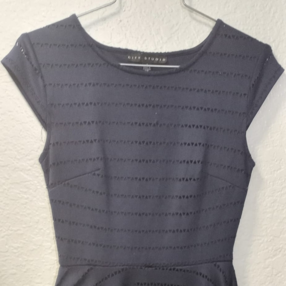 Teenage dress. - Picture 3 of 4